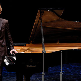 Jan Lisiecki plays Chopin: Etudes & Nocturnes