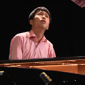 Hyeonjun Jo plays Messiaen