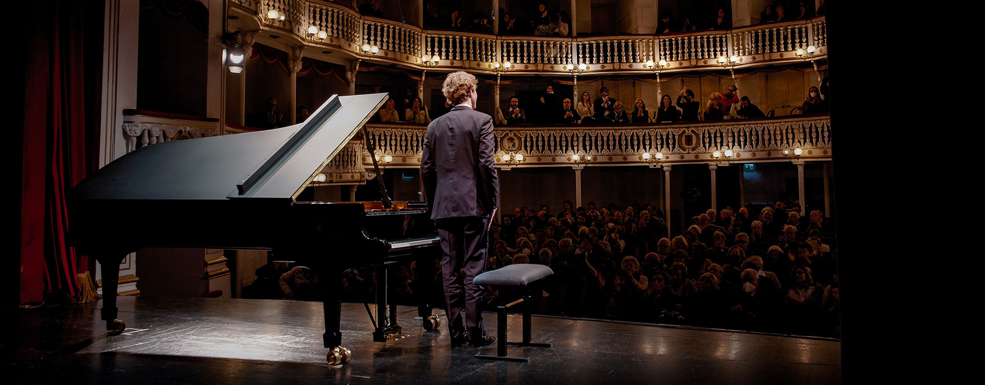 Jan Lisiecki plays Chopin: Etudes & Nocturnes