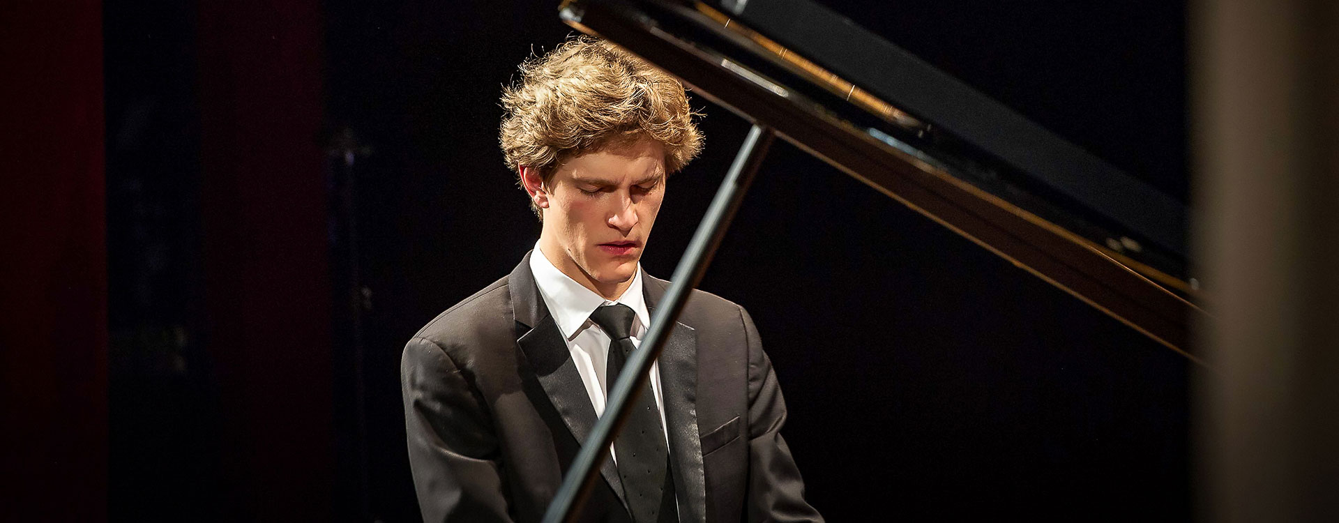 Jan Lisiecki plays Chopin: Etudes & Nocturnes