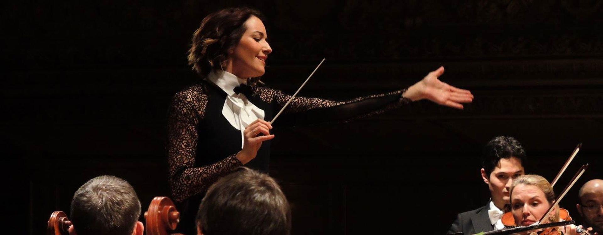 Alondra de la Parra conducts Stravinsky, Mozart & Beethoven